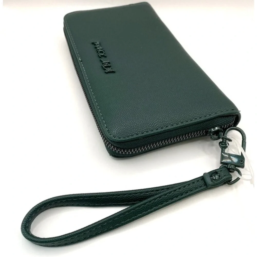 Betsey‎ Johnson XOZIPPP Zip Around Wristlet Wallet Clutch Green Faux Leather NWT